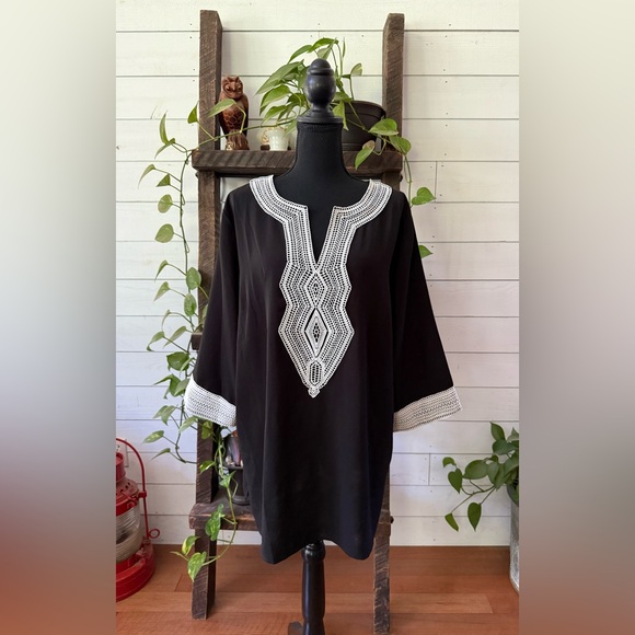 Black Tunic Shirt with White Lace Trim Detail - Picture 4 of 17